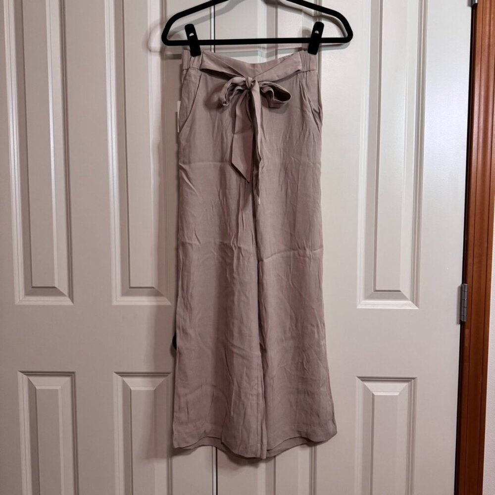 Aritizia Wilfred Faun Beige Wide Crop Pants, Size S